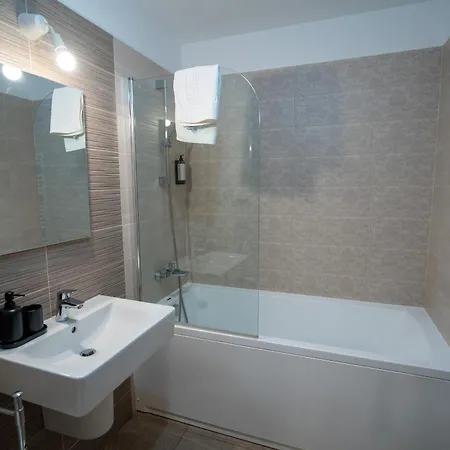 Apartment Barrique 19 - Breakfast Delivered & Minibar - Mall Area Brasov